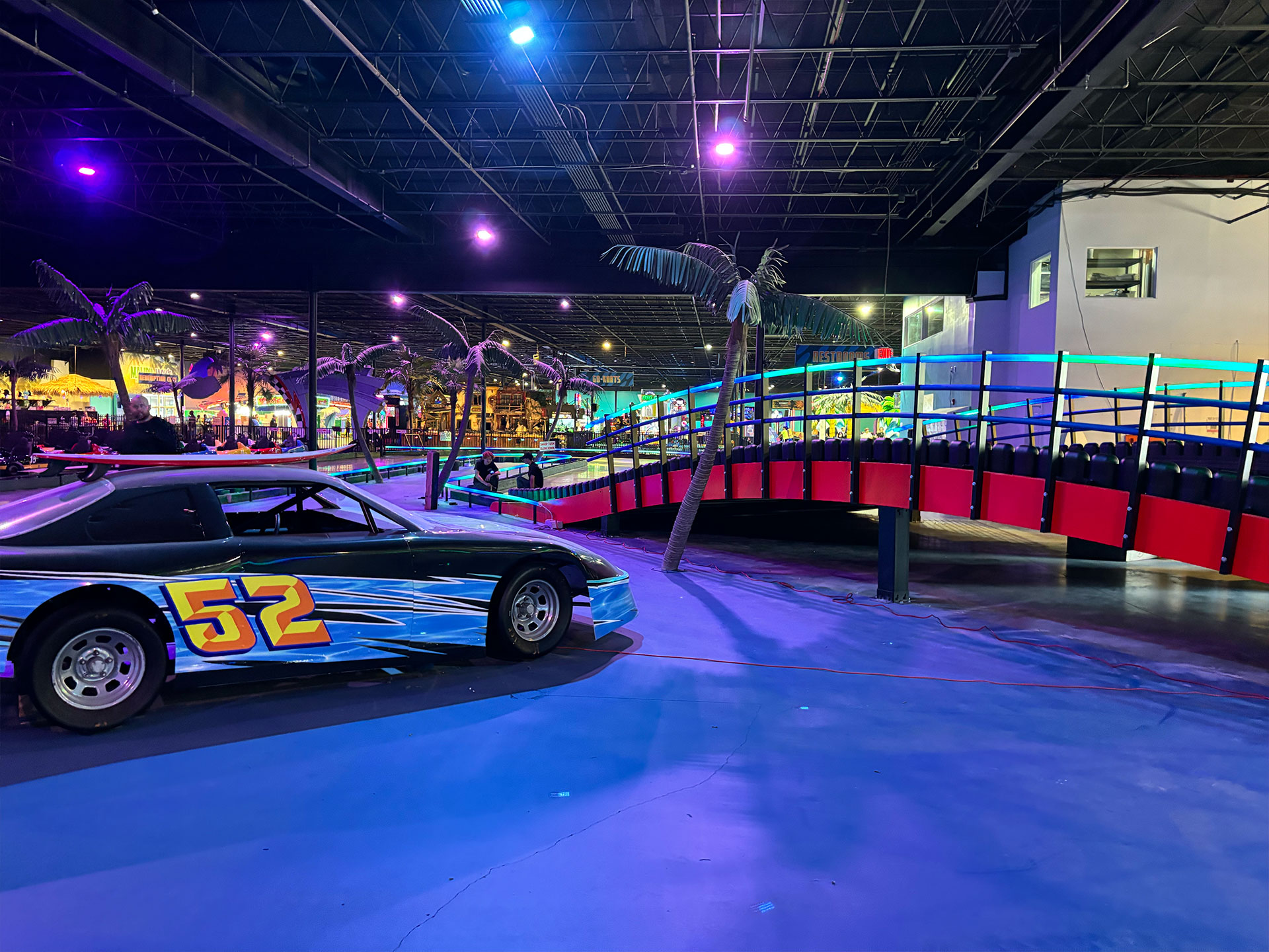 Hybrid Track karting bridge inside a ground level circuit